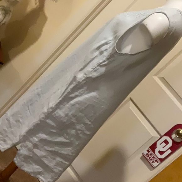 Chelsea & Theodore Sky Blue Linen Dress. Size Large. Embroidered accent. - Picture 6 of 12